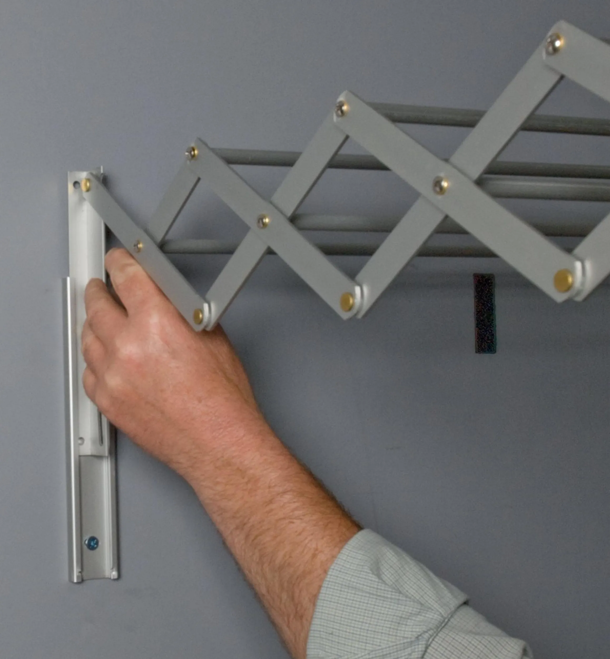 Lee Valley Laundry>Accordion-Style Drying Racks