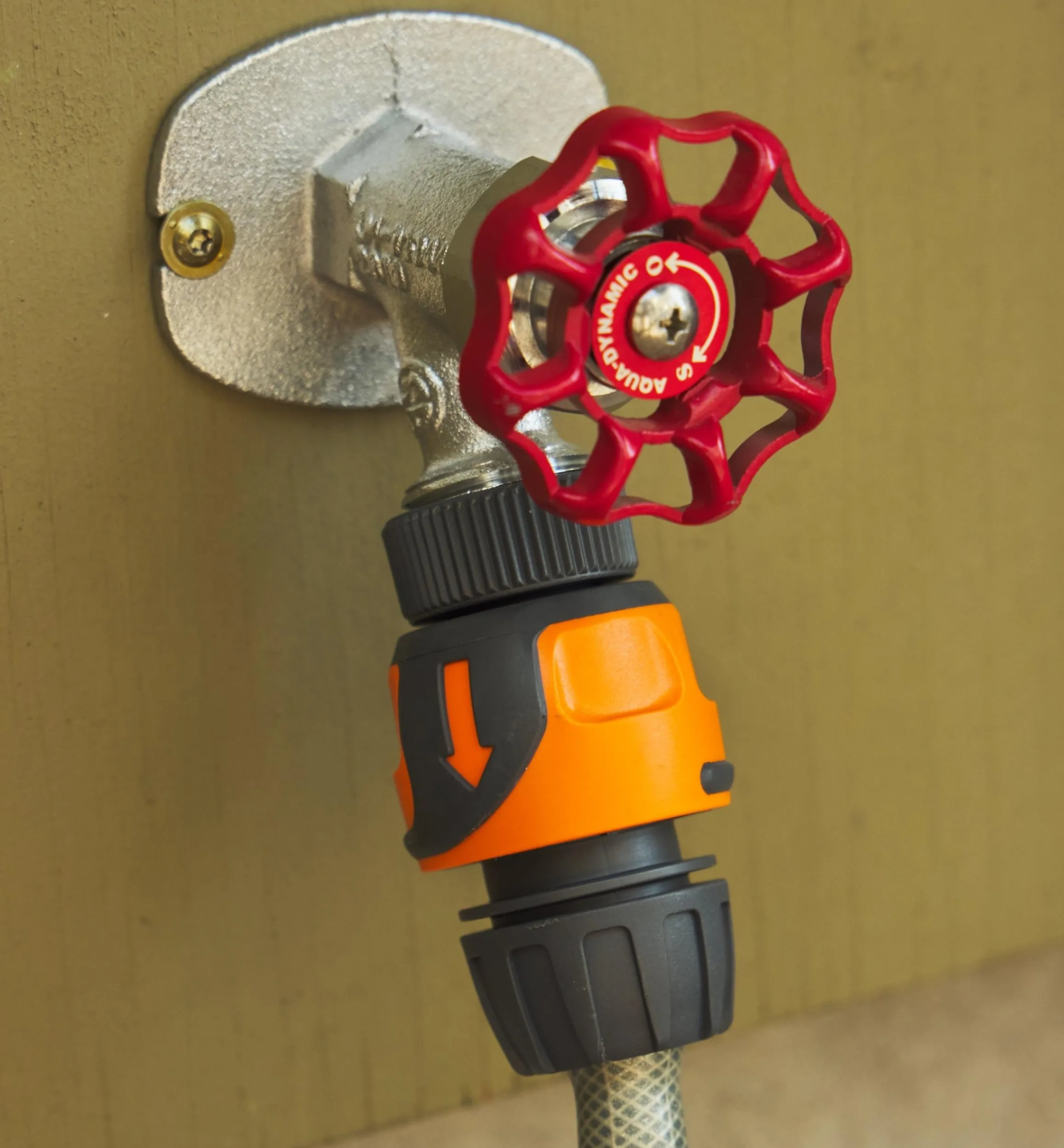Lee Valley Hoses & Accessories>Auto-Retracting Hose Reel