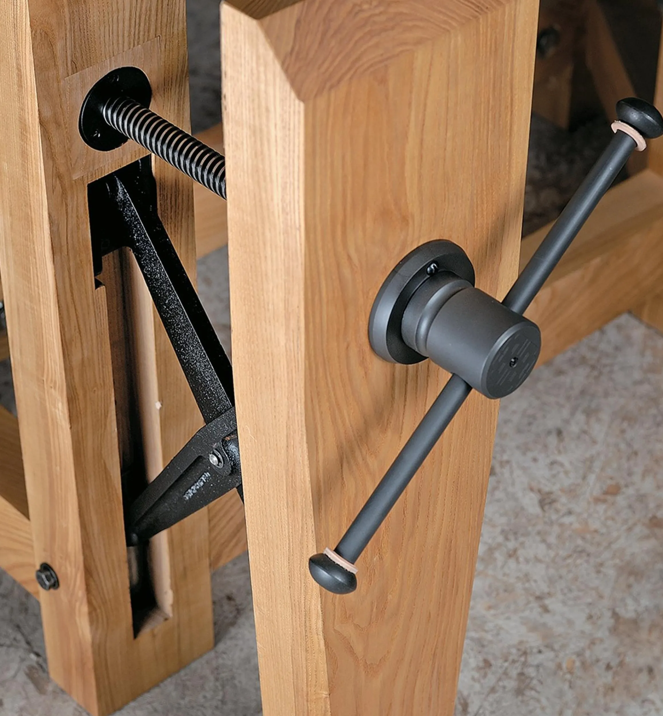Lee Valley Workshop>Benchcrafted Classic Leg Vise Hardware