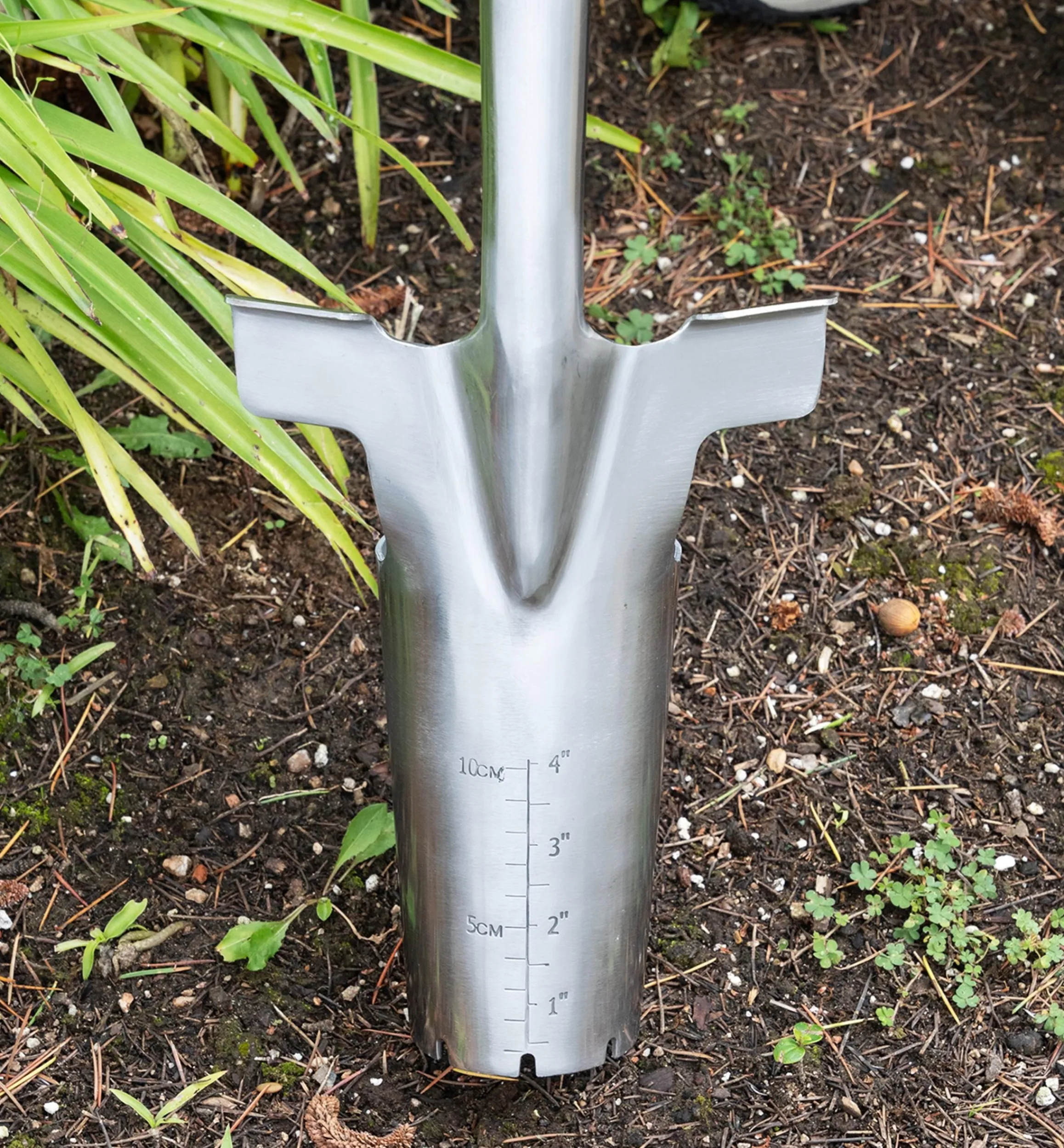 Lee Valley Garden Care>Bulb Planter
