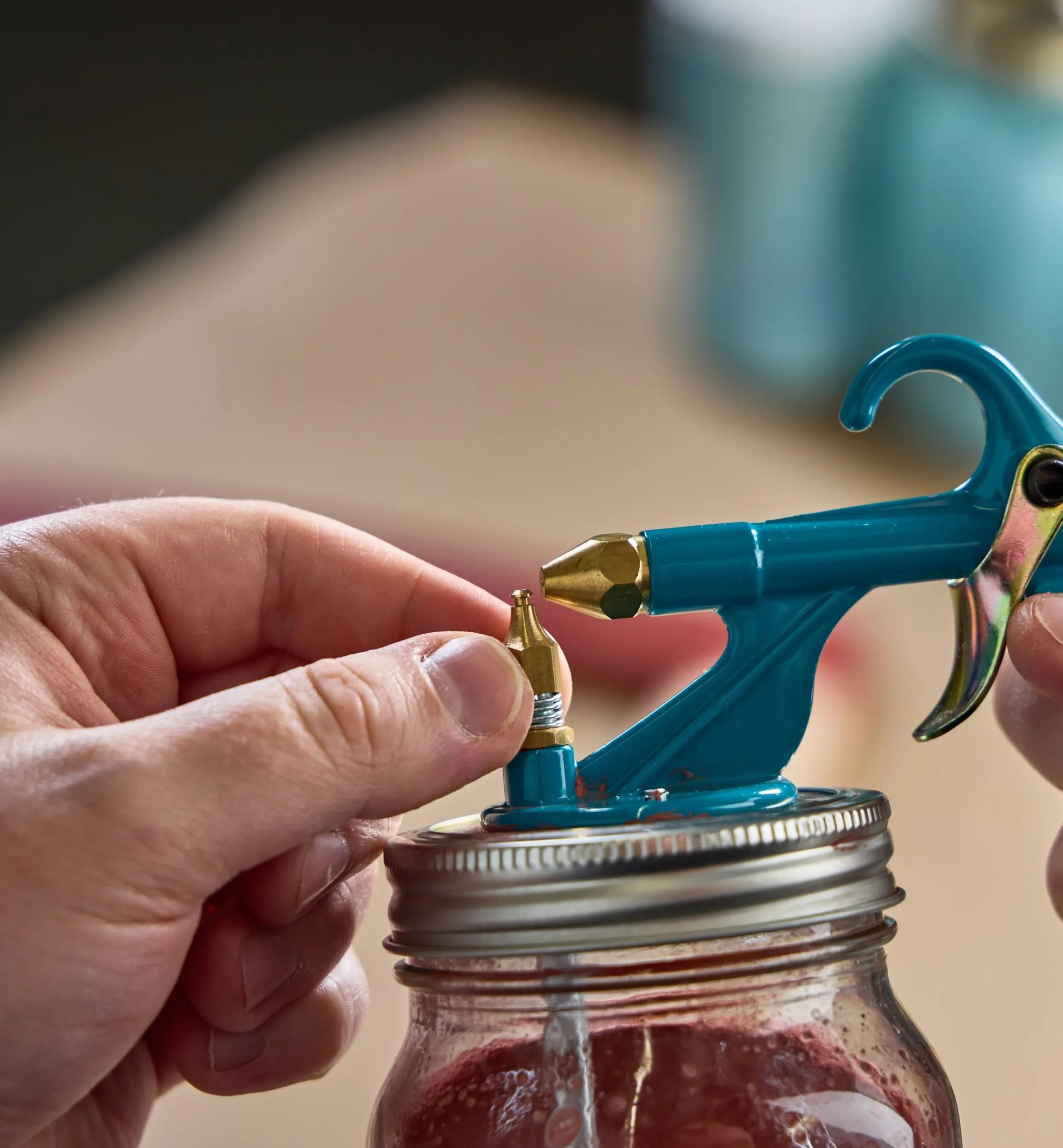 Lee Valley Supplies>Critter Air-Powered Spray Gun