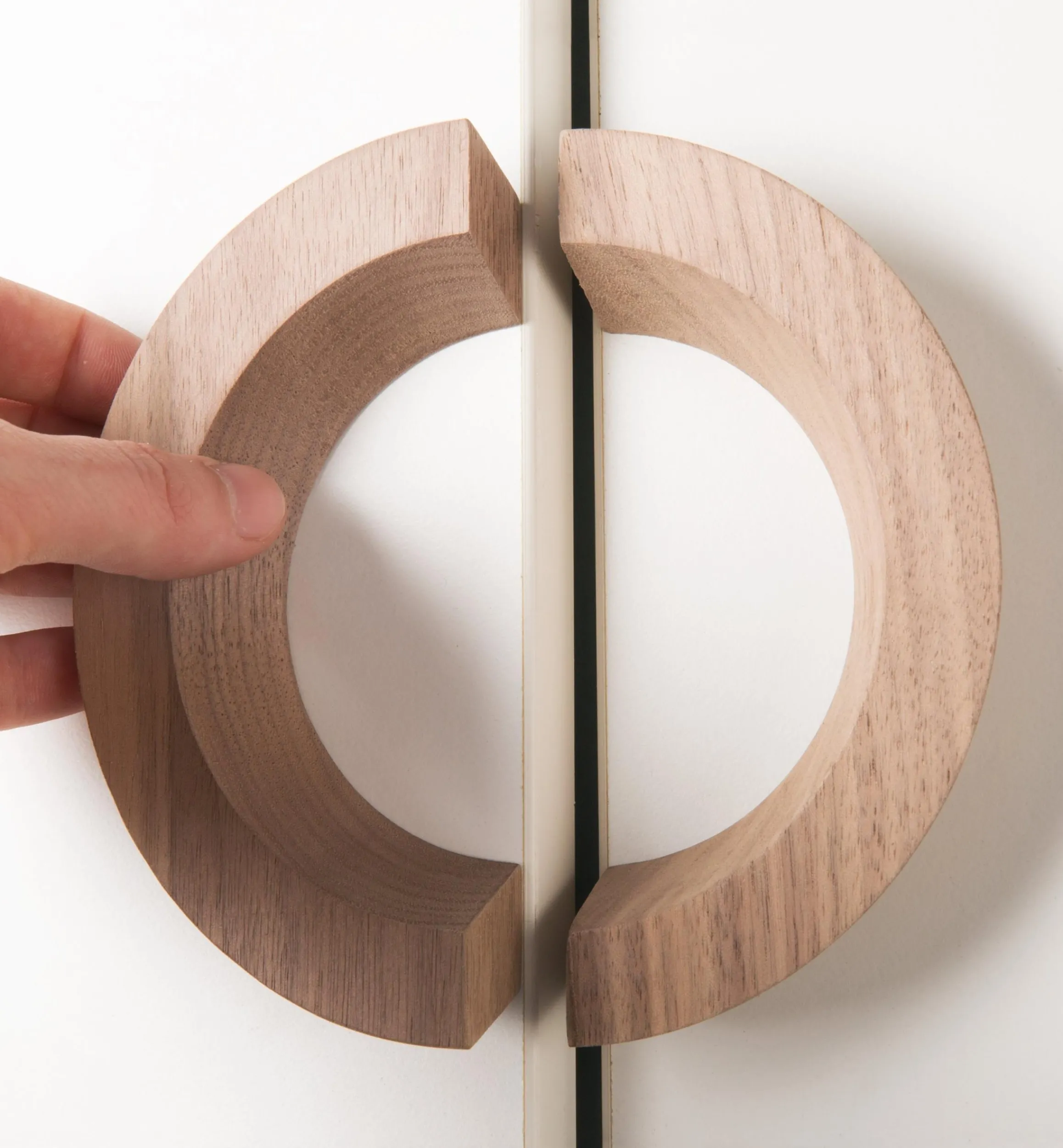 Lee Valley Pulls>Danish Walnut Semicircular Half-Ring Pull