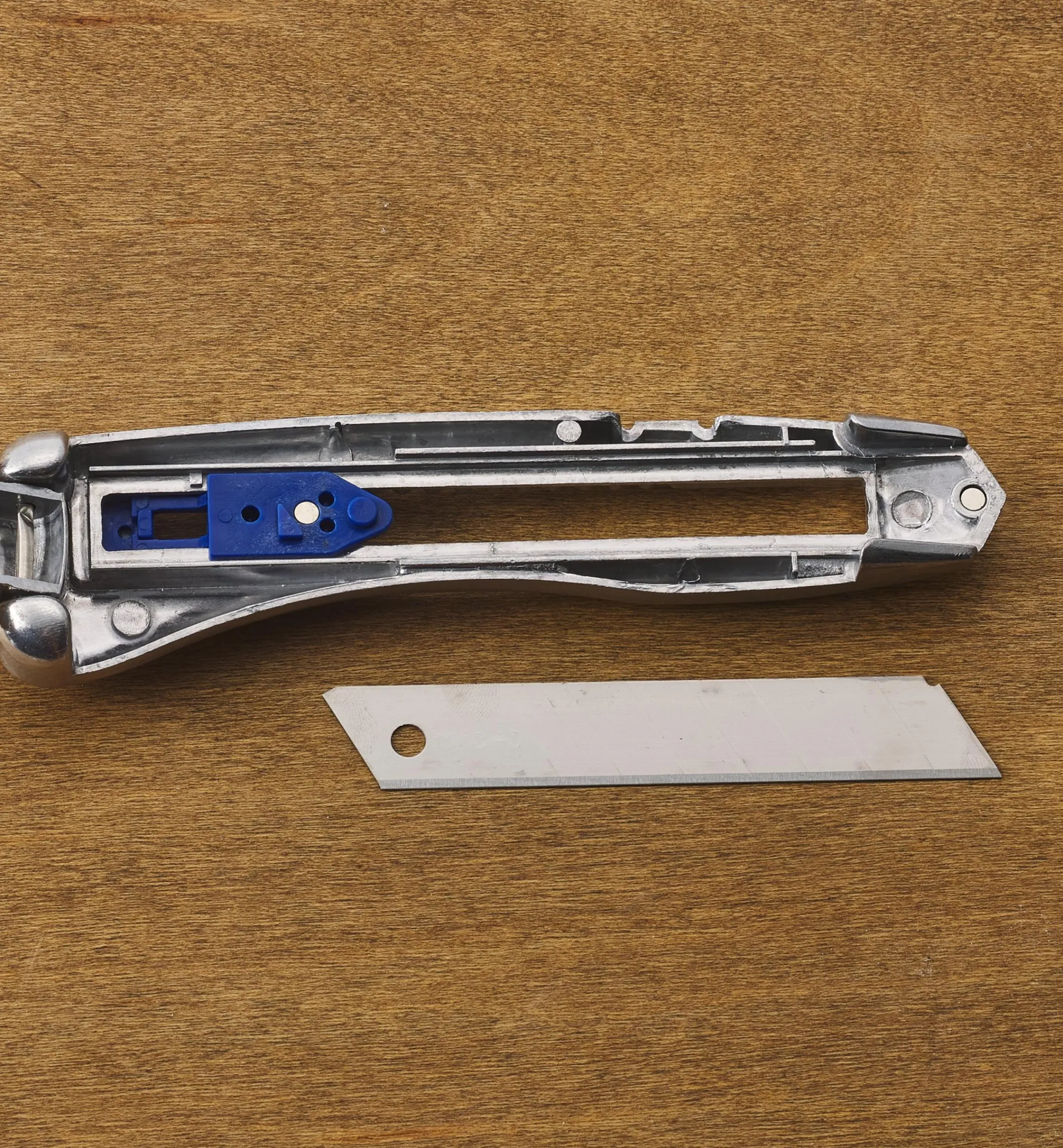 Lee Valley Knives>Delphin 2004 Snap-Off-Blade Knife With Holster