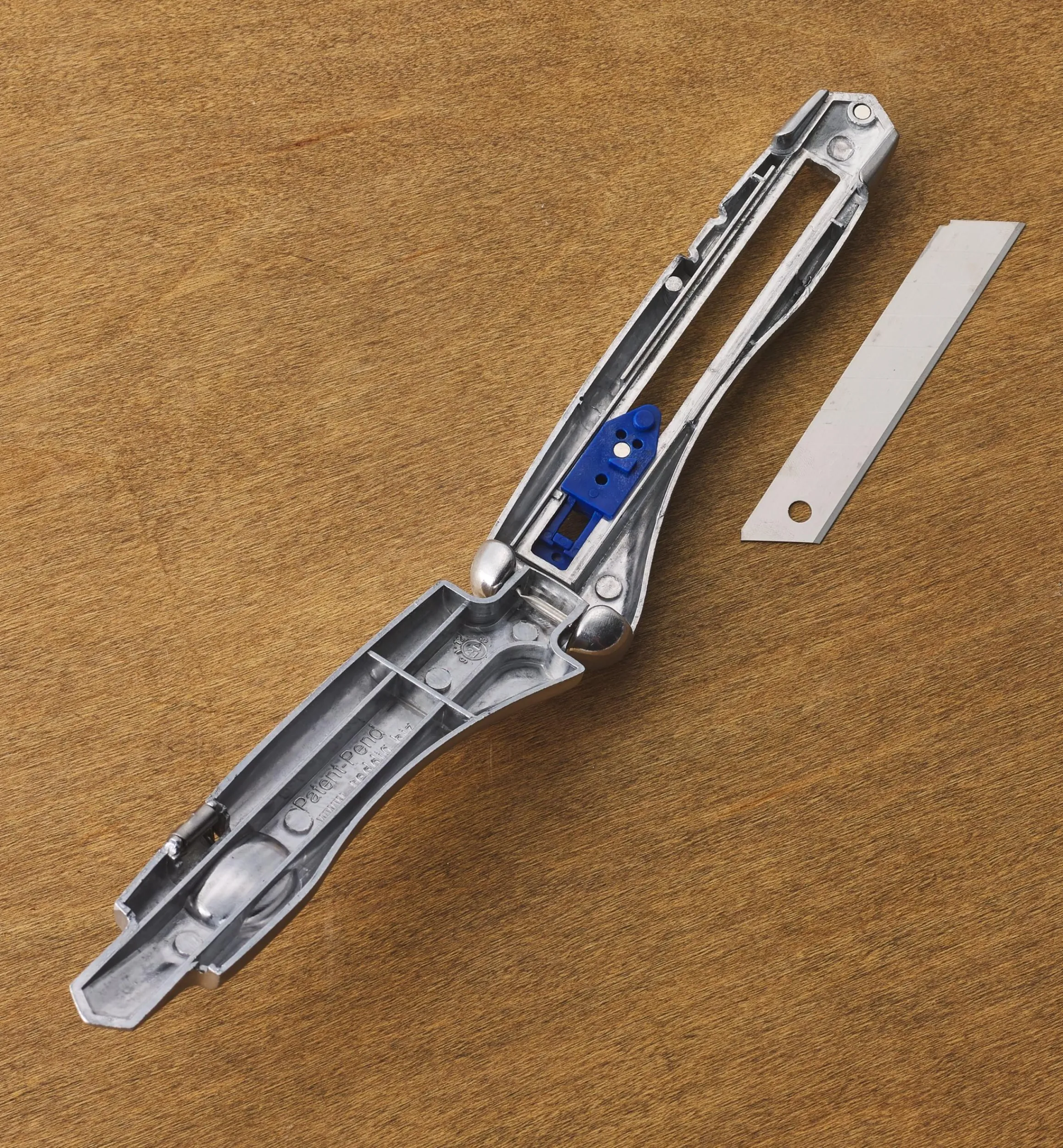 Lee Valley Knives>Delphin 2004 Snap-Off-Blade Knife With Holster
