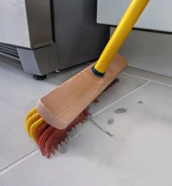 Lee Valley Home Maintenance>Fusselschreck Brooms