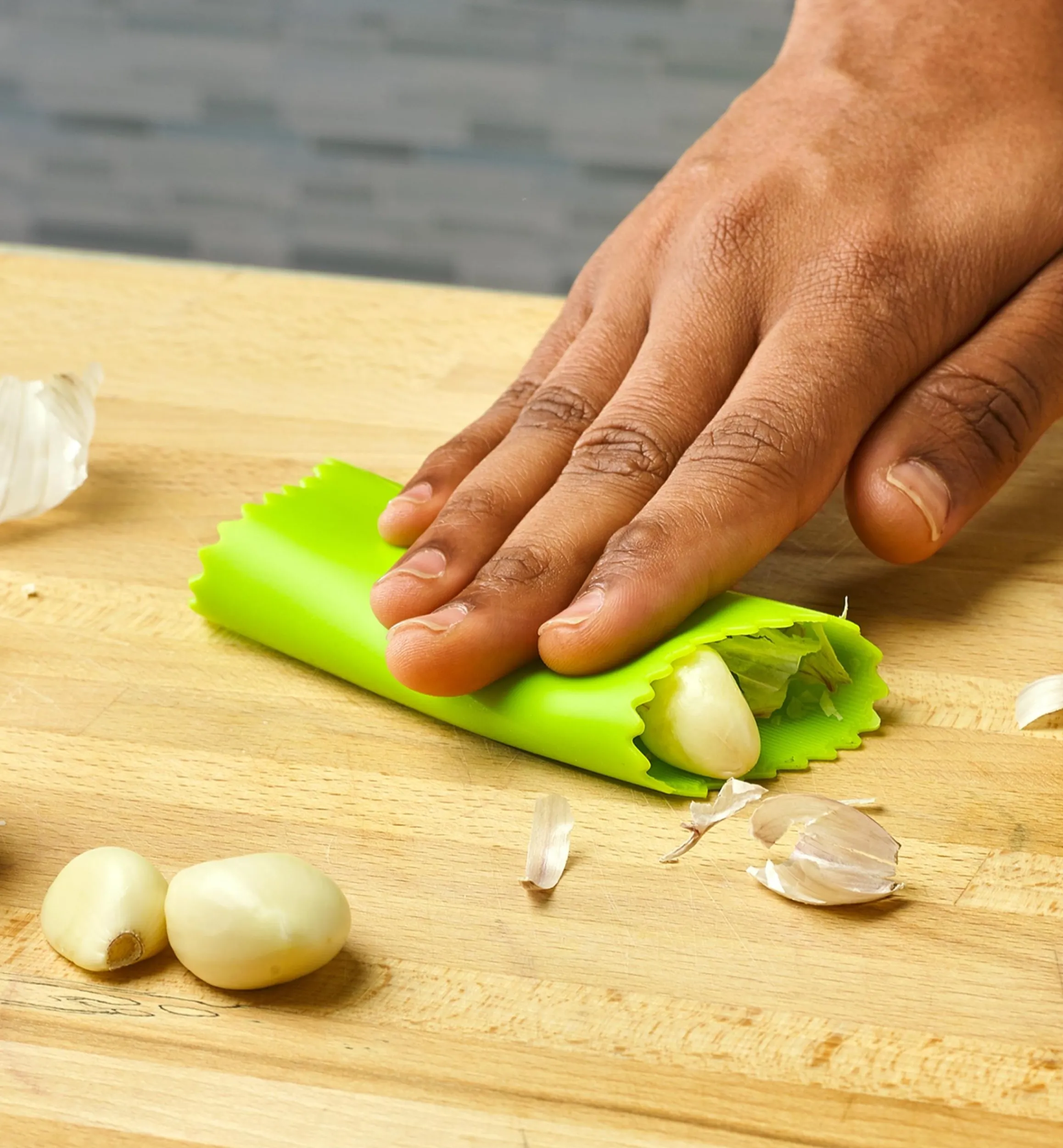 Lee Valley Peelers>Garlic Peeler