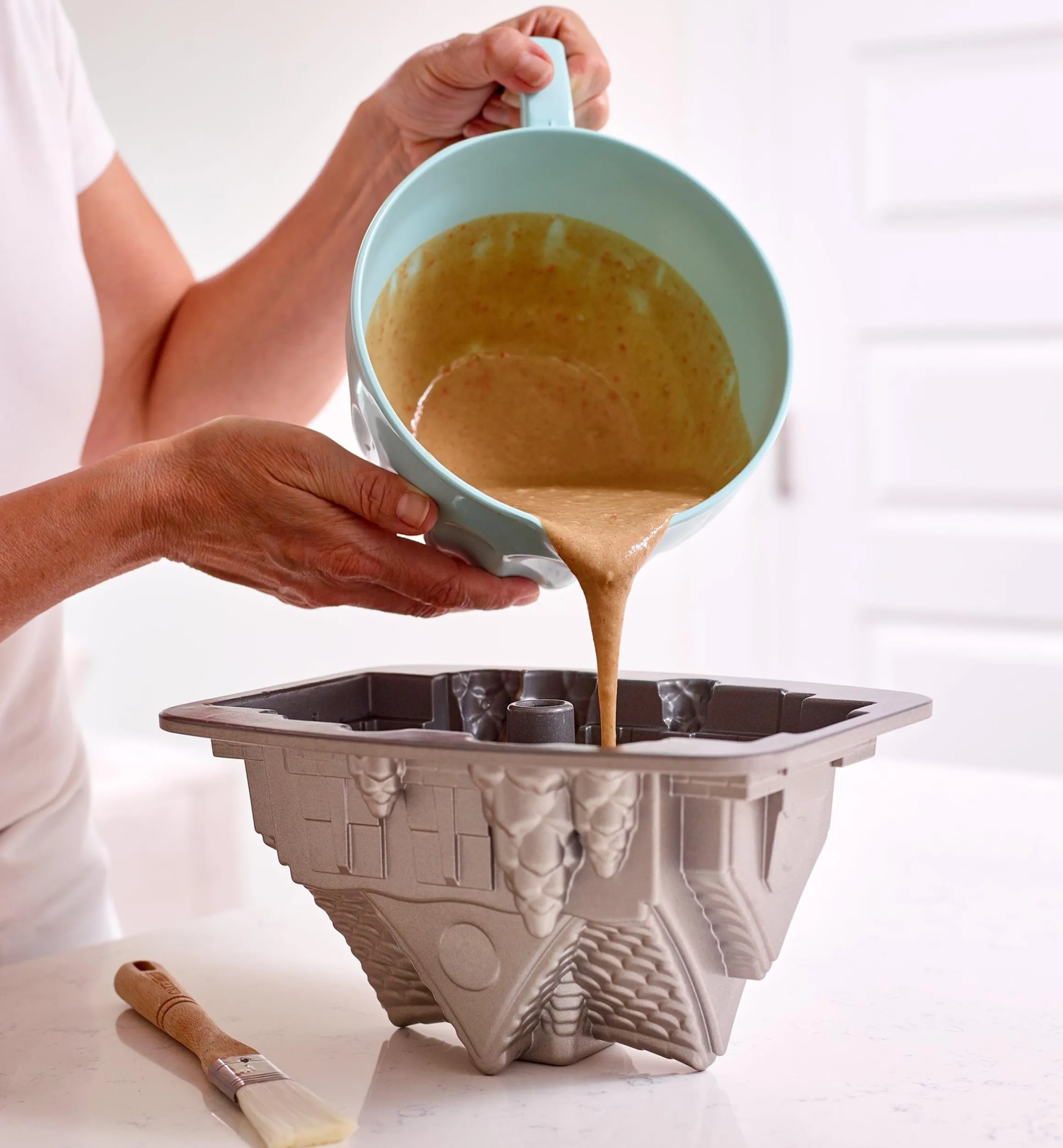 Lee Valley Bakeware>Gingerbread House Bundt Pan