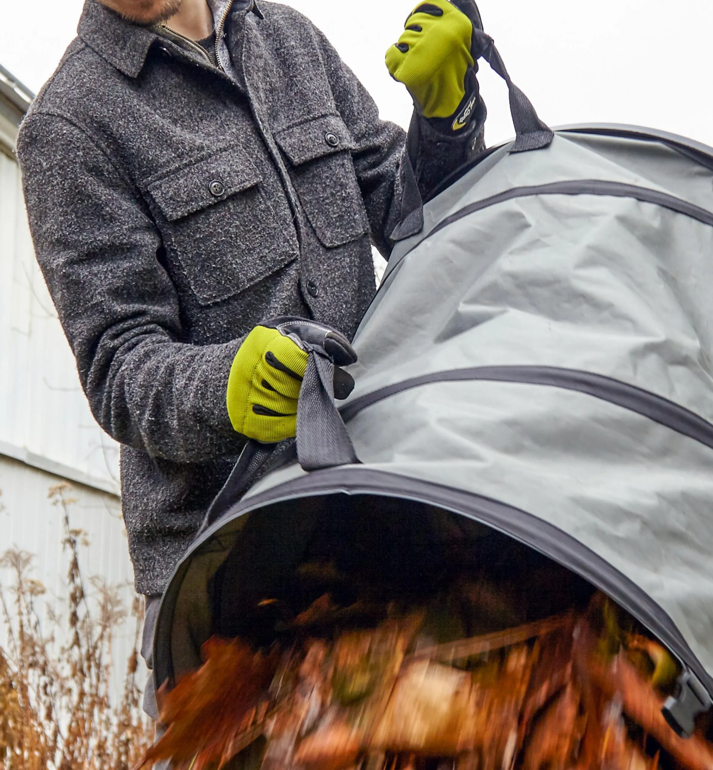 Lee Valley Garden Care>Hard-Bottom Pop-Up Tote