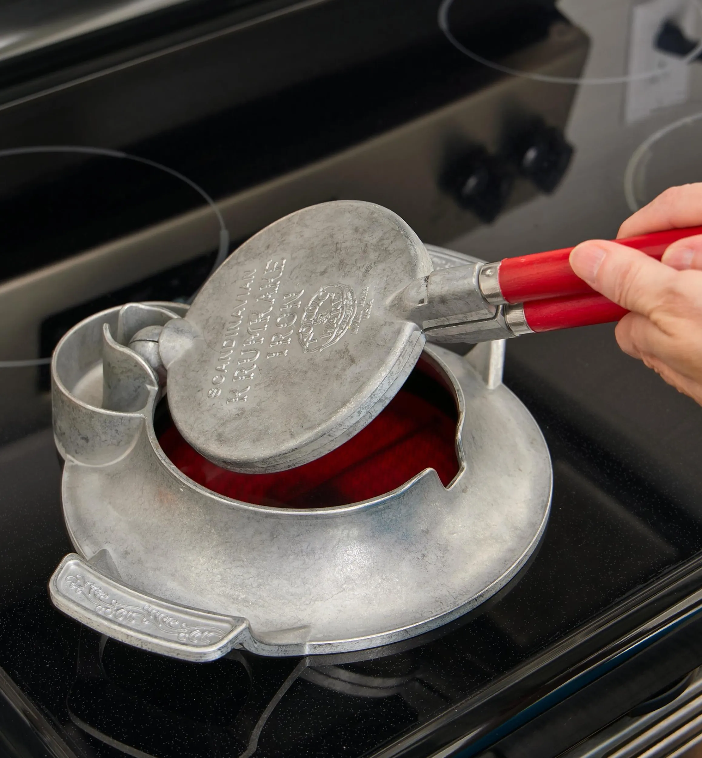 Lee Valley Cookware>Krumkake & Pizzelle Iron