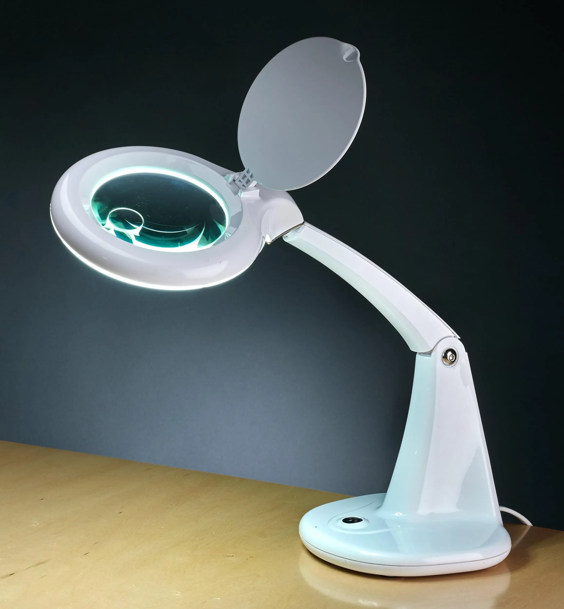 Lee Valley Lighting>LED Tabletop Magnifying Lamp