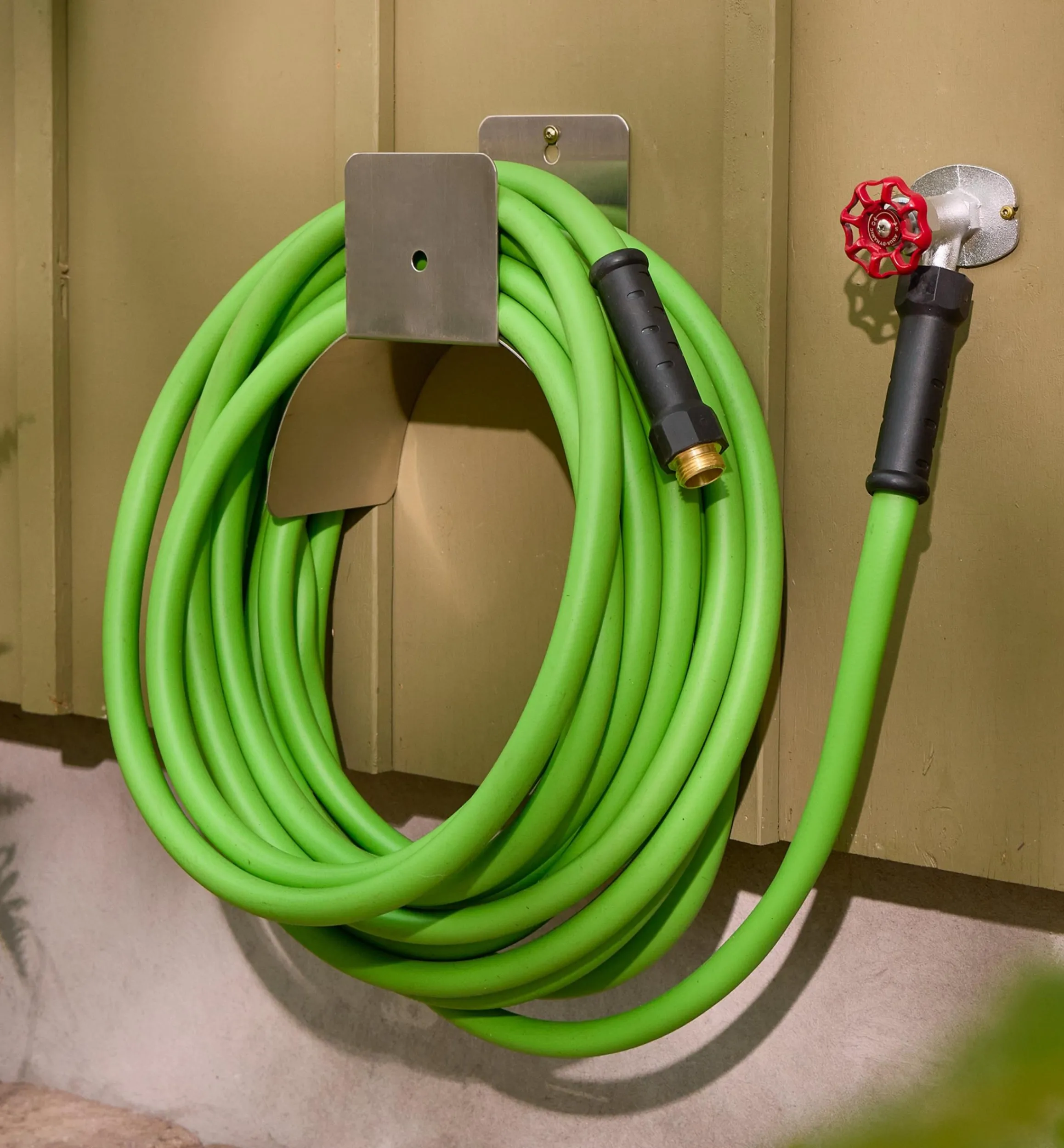 Lee Valley Hoses & Accessories>5/8" Garden Hose With Swivel Collars