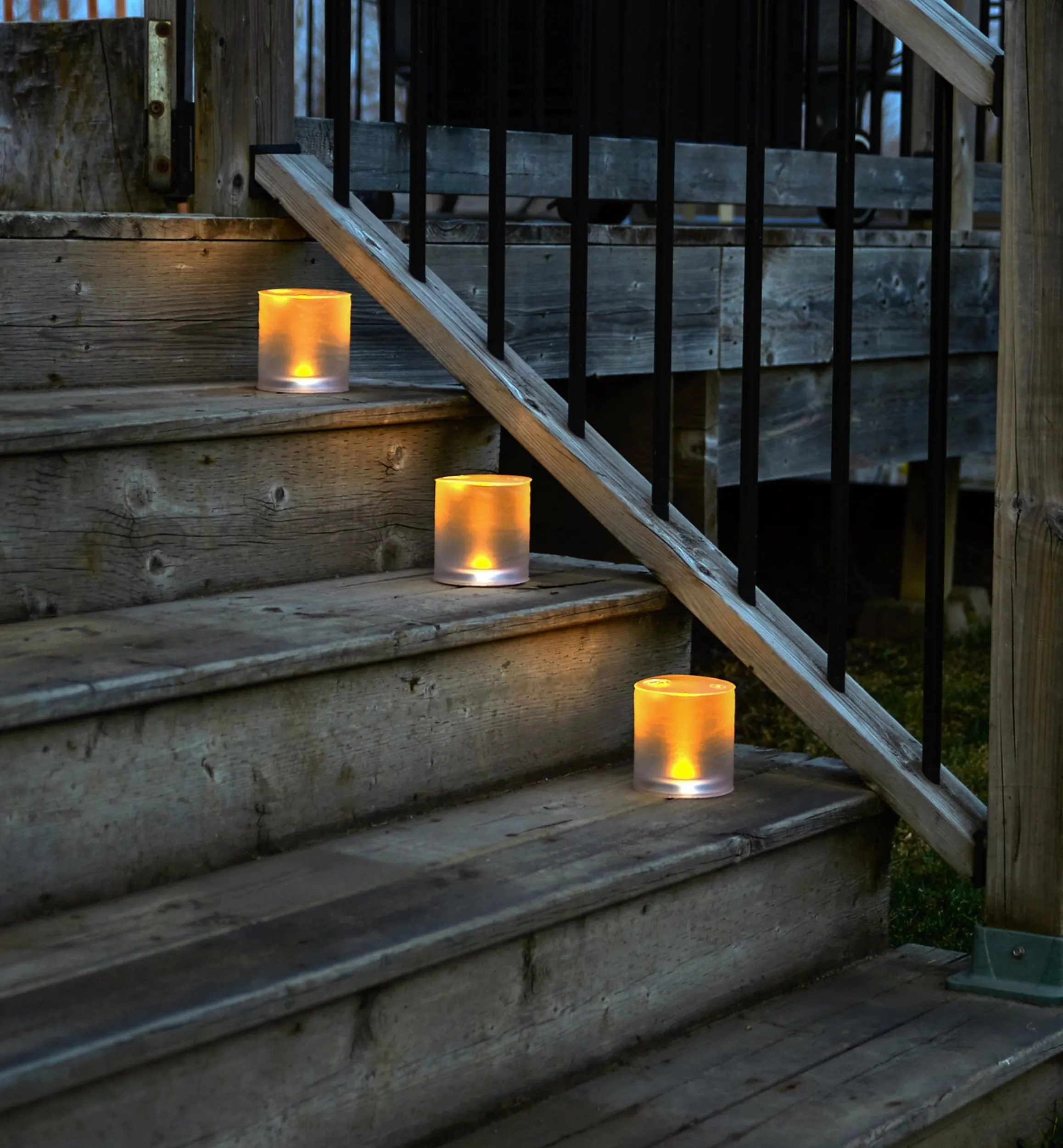 Lee Valley Lighting>Luci Inflatable Solar Candle Lantern