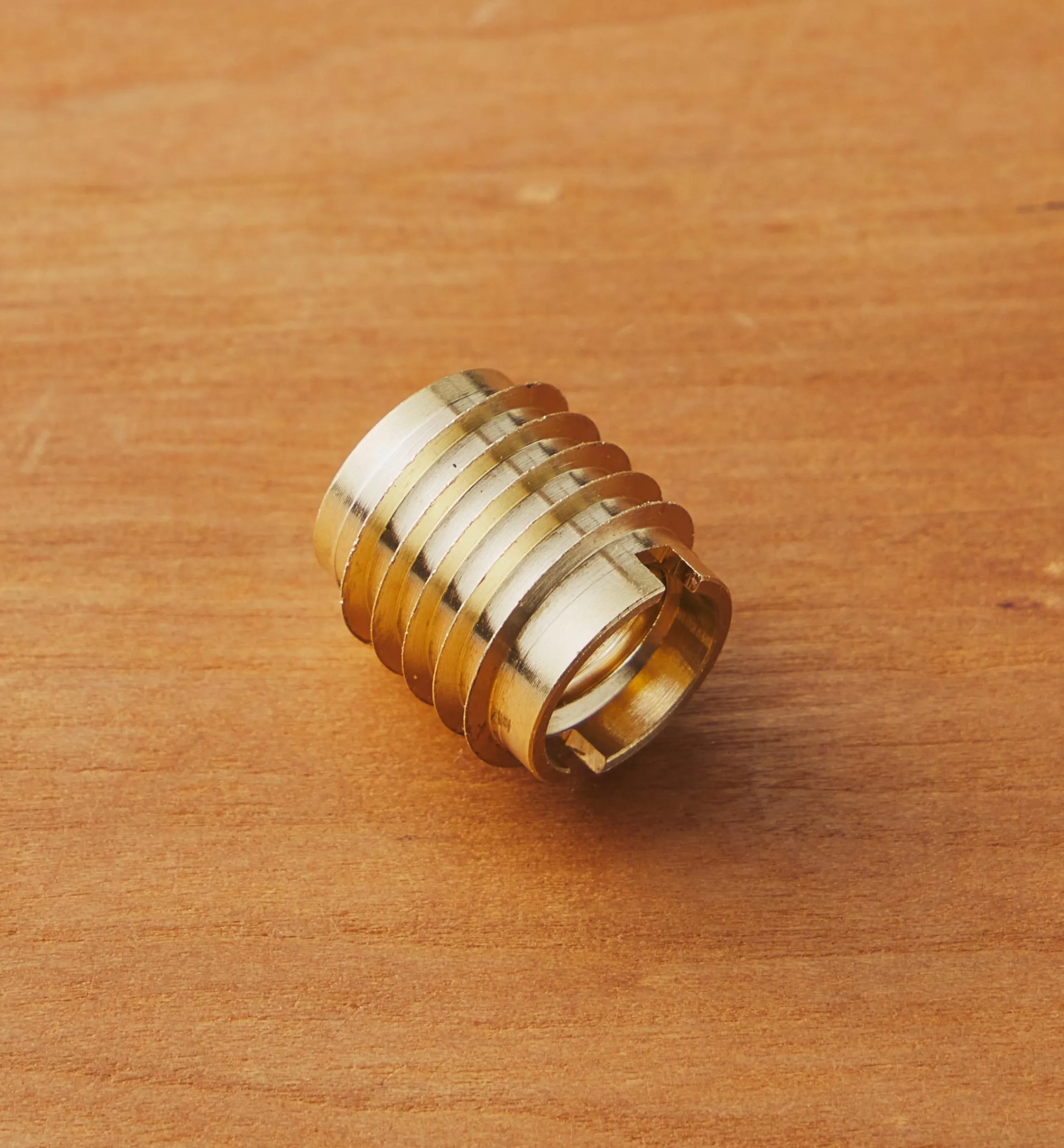 Lee Valley Fasteners>M10-1.5 Brass Knife-Edge Insert Nut