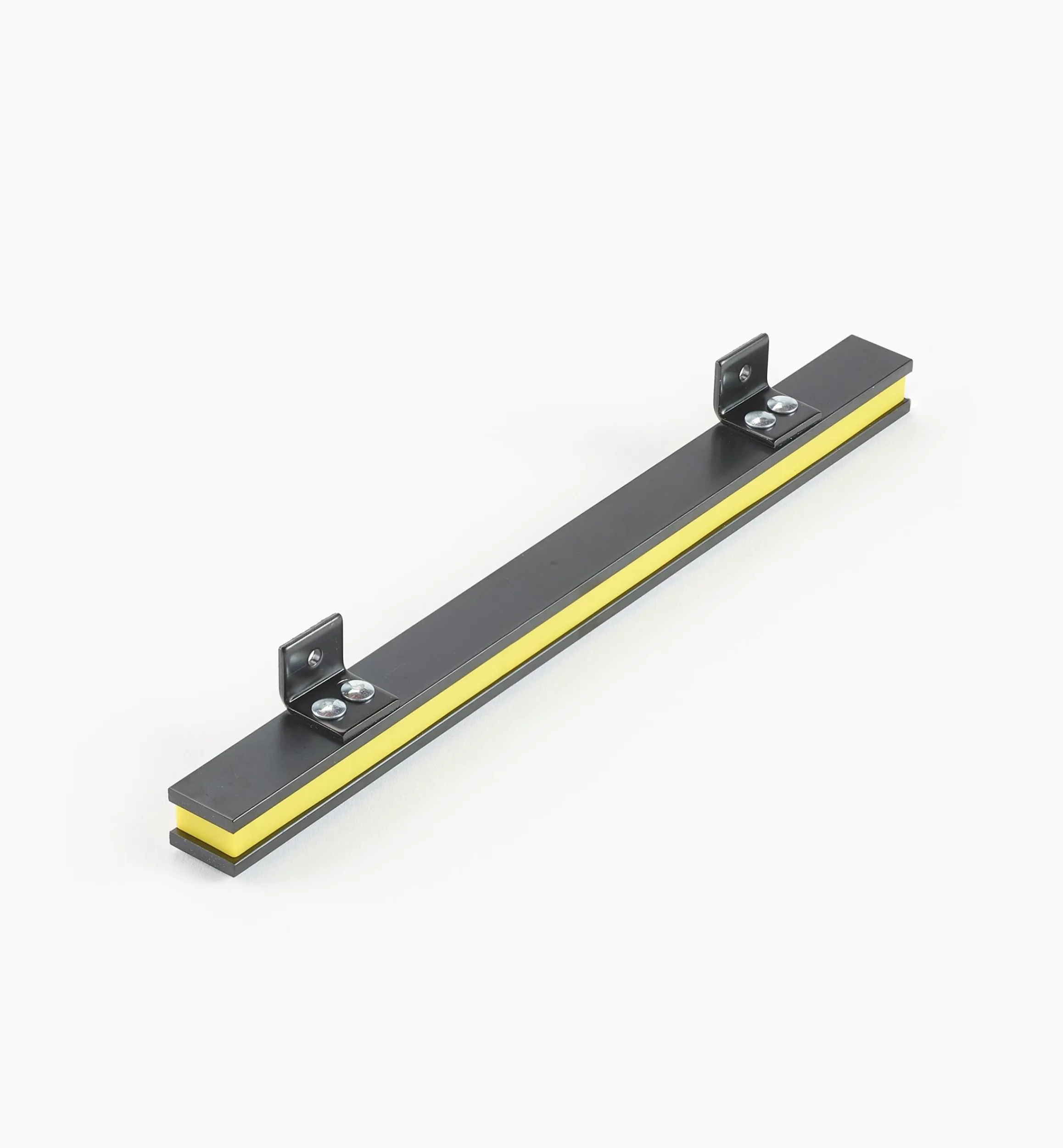 Lee Valley Workshop>Magnetic Tool Bars For The Shop