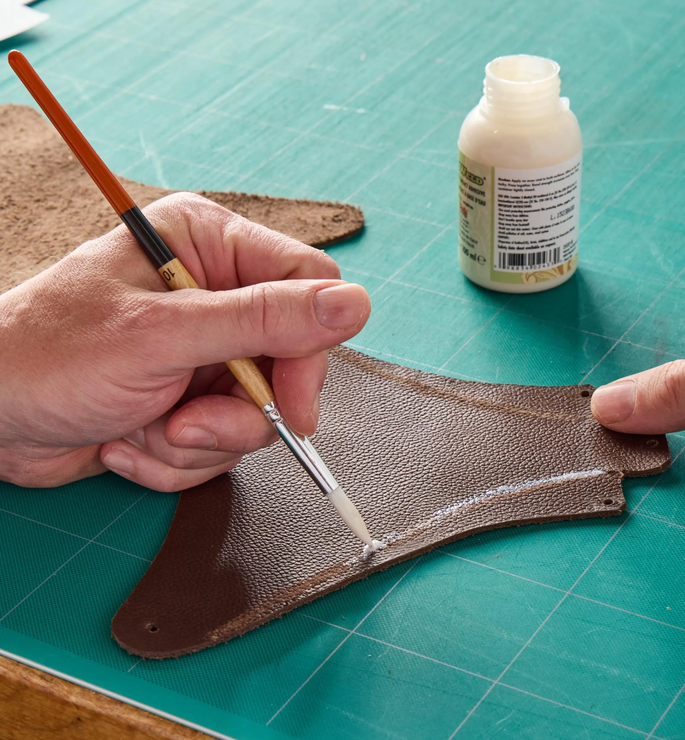 Lee Valley Supplies>Make It Yourself Gardener's Leather Tool Belt Kit