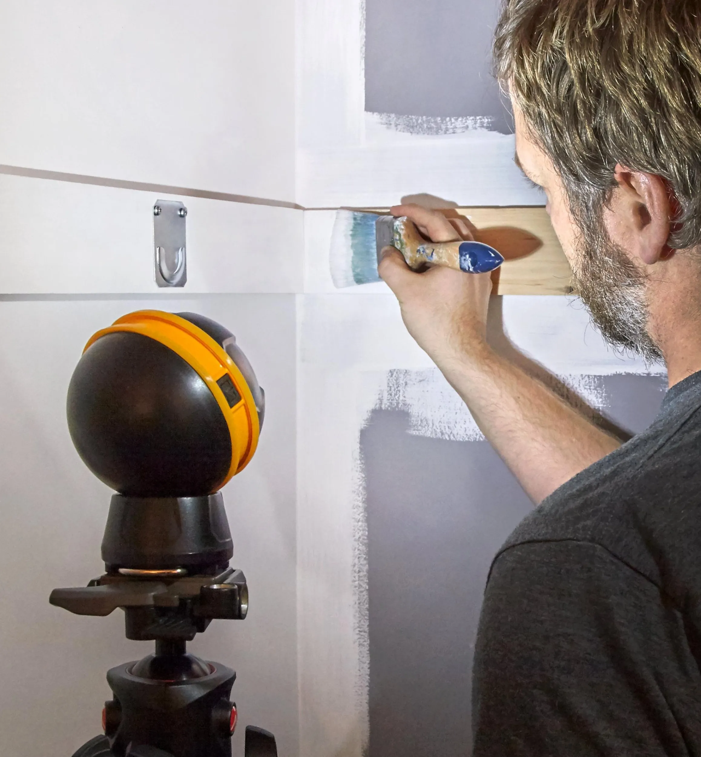 Lee Valley Lighting>Rechargeable Heavy-Duty Magnetic LED Orb Light
