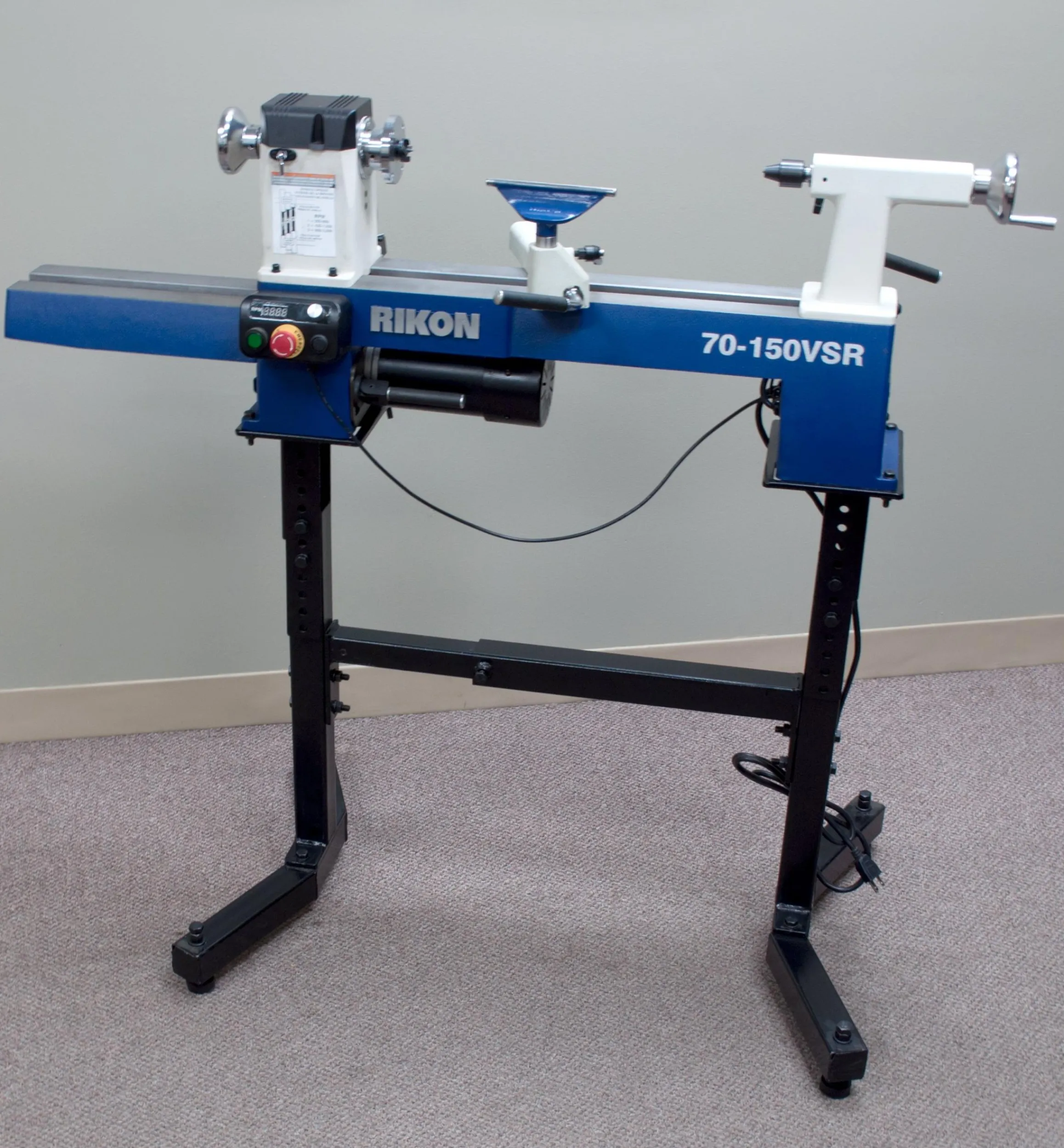 Lee Valley Power Tools>Rikon 12" × 16 1/2" Midi Lathe (70-150VSR)