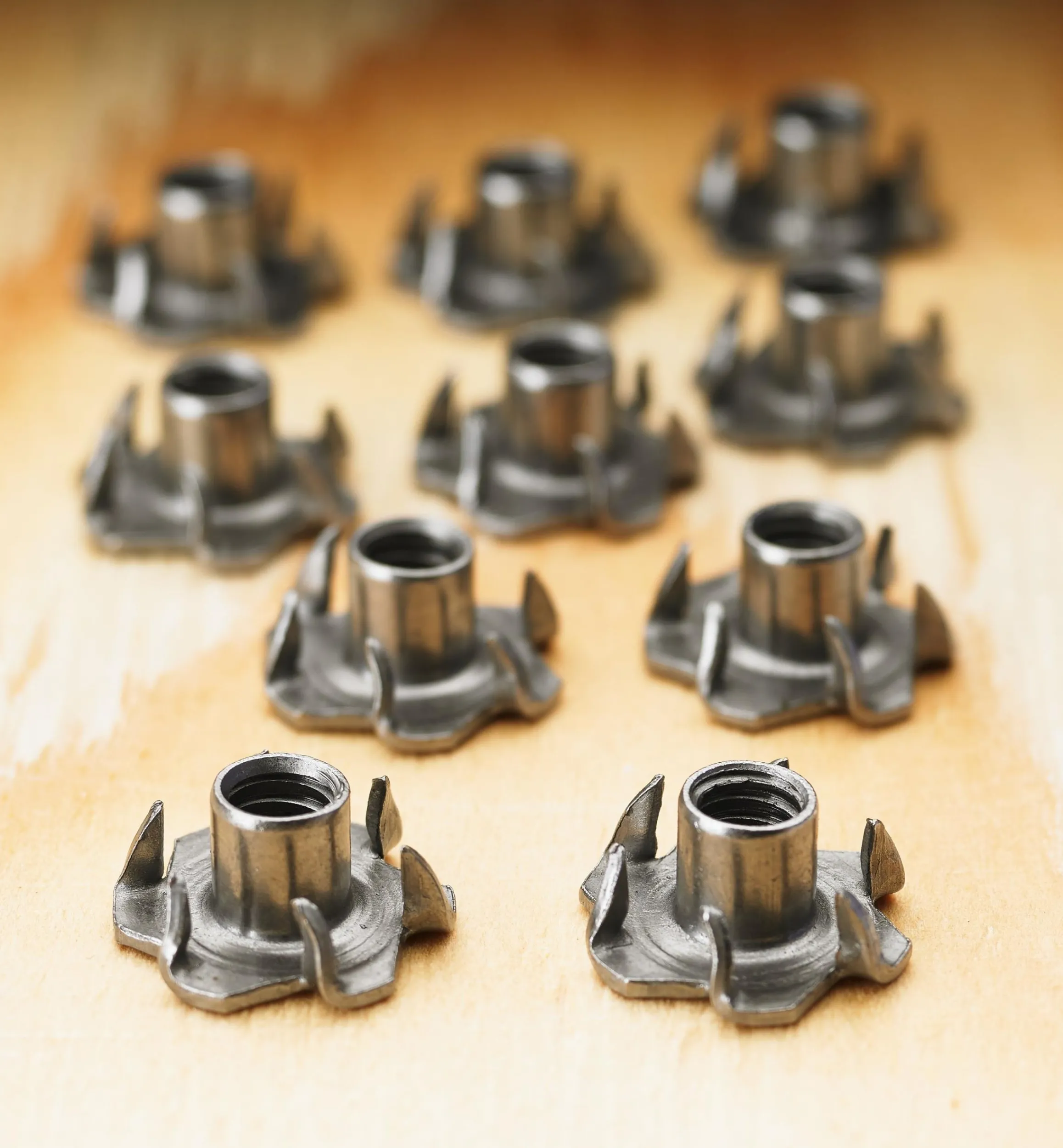 Lee Valley Jig & Fixture Parts>Six-Prong T-Nuts (1/4-20 Thread)