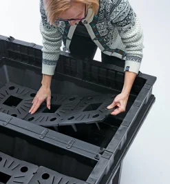 Lee Valley Container Gardening>Small Vegepod Container Garden