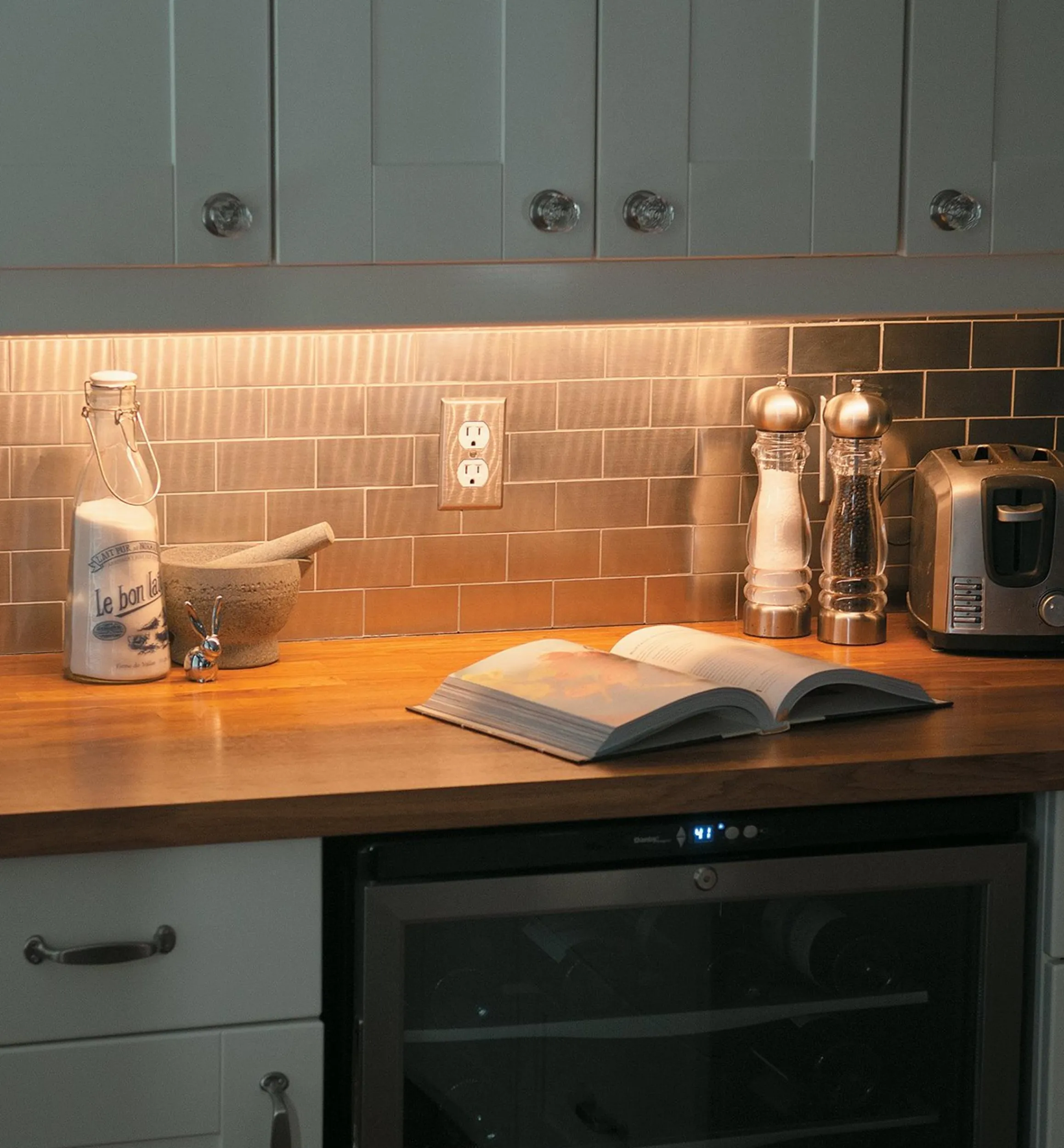 Lee Valley Lighting>Surface-Mount Channels For LED Tape Lighting