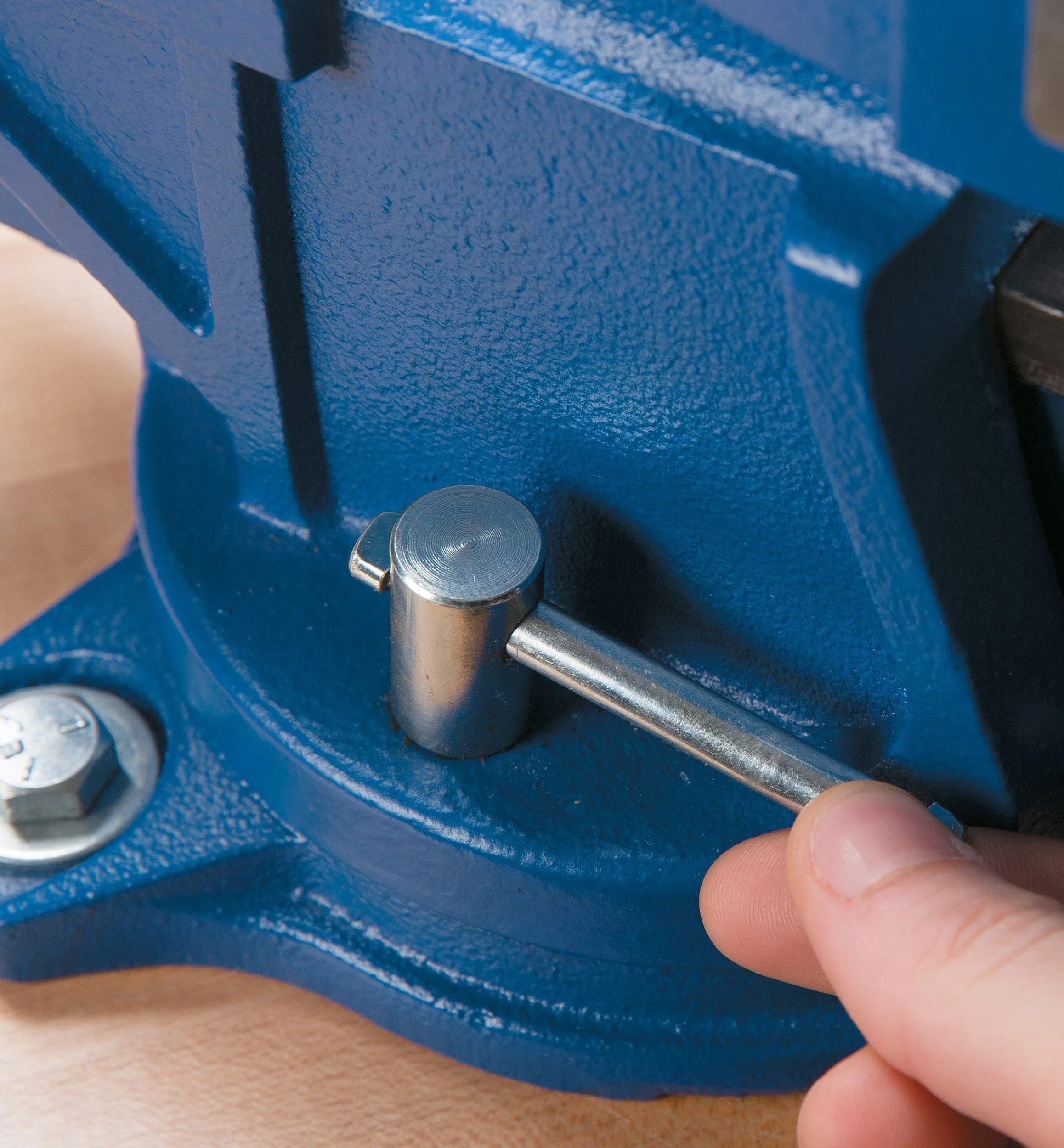 Lee Valley Workshop>Swivel-Base Mechanic's Vises