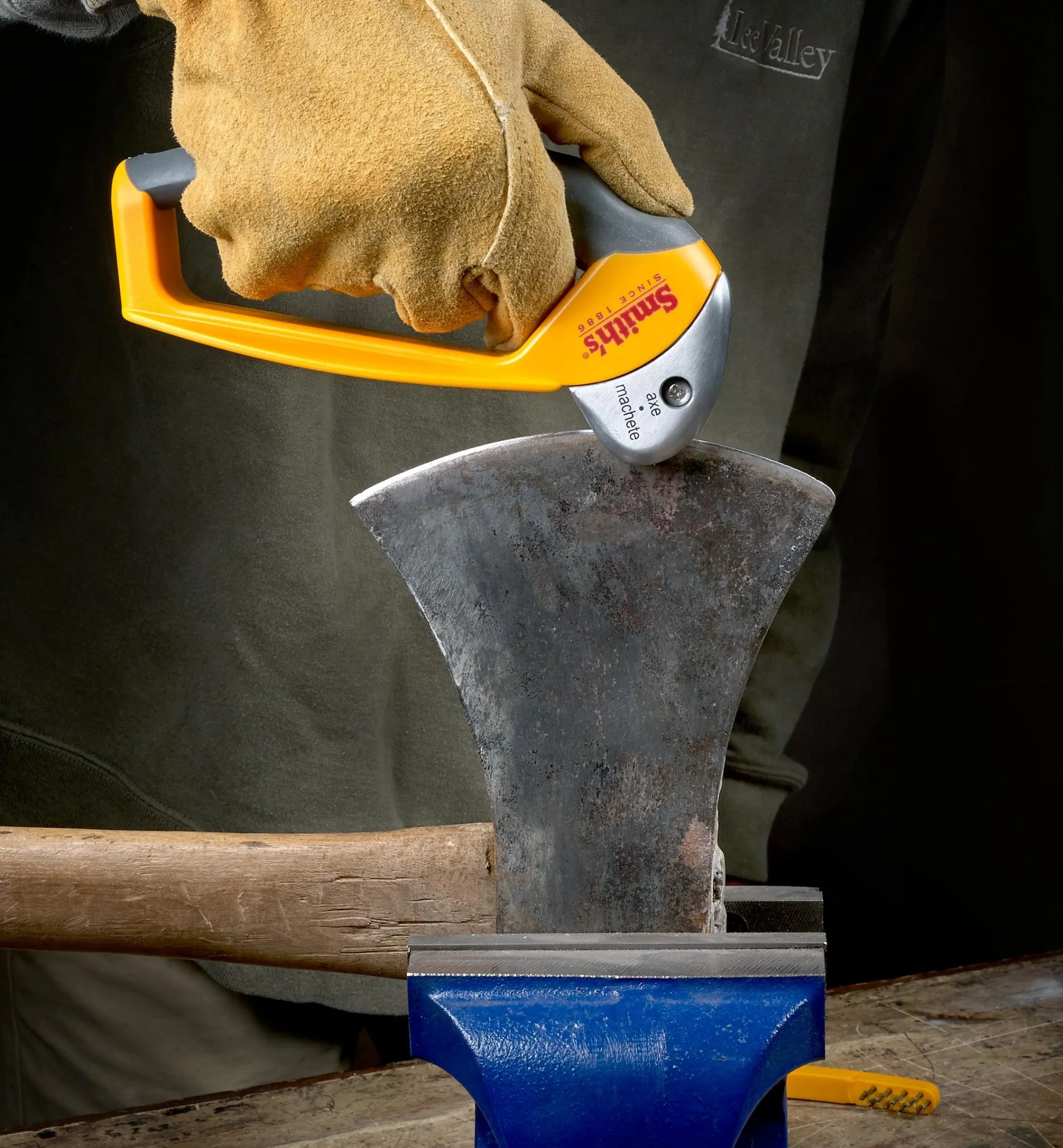 Lee Valley Sharpening>Two-Piece Axe & Machete Sharpening Set