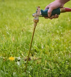 Lee Valley Weeding>Water-Powered Weeder